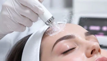 لماذا تعتبر الفقاعة الصغيرة أساس كل العلاجات التجميلية؟